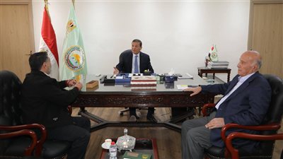 وزير «الزراعة» يبحث سبل استقرار أسعار بيض المائدة و الدواجن 