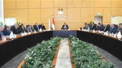 وزير «الإسكان» يتابع مستجدات تنفيذ منطقة الأعمال المركزية بالعاصمة الجديدة