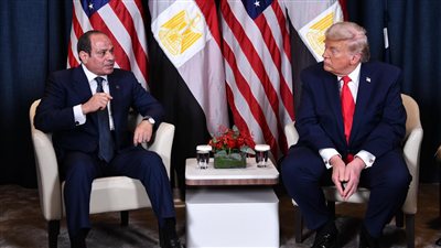 الرئيس السيسي يبحث مع نظيره الأمريكي تعزيز التعاون الاقتصادي والتجاري