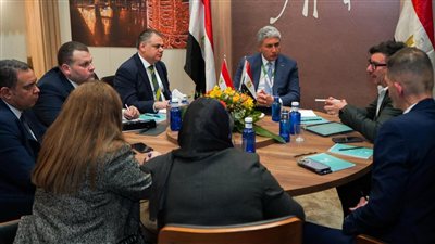 وزير «السياحة» يبحث سبل دفع الحركة السياحية الوافدة من إسبانيا إلى مصر 