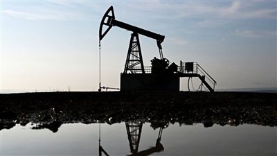 النفط يرتفع مع استمرار المخاوف بشأن الإمدادات الأمريكية