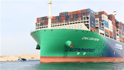 قناة السويس تشهد عبور سفينة الحاويات العملاقة CMA CGM SEINE