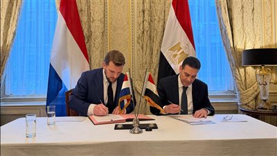 تعاون مصري - هولندي لاسترداد رأس حجرى منسوب لعصر الملك تحتمس الثالث