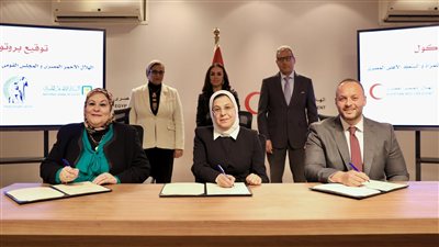 البنك الأهلي المصري يوقع بروتوكول تعاون مع الهلال الأحمر والمجلس القومي للمرأة