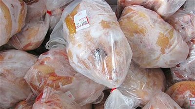 تخفيض سعر الدواجن المجمدة بالمجمعات الاستهلاكية إلى 100 جنيه للكيلو