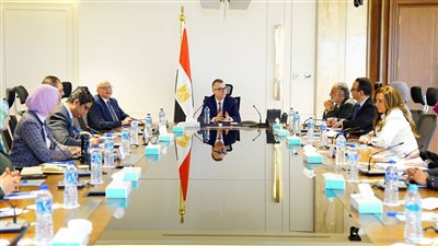 وزير التخطيط يبحث تعزيز حوكمة الاستثمارات العامة ورفع كفاءة الإنفاق الحكومي