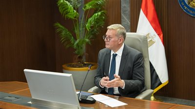 وزير «البترول» يستعرض موقف استكمال إجراءات إطلاق مشروع المسح الجوي للمعادن 