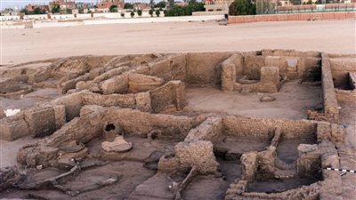 الكشف عن مدينة سكنية وجبانة قبطية من القرن الثامن عشر بمحافظة قنا