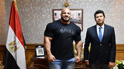 وزير الرياضة يهنيء «بيج رامي» على الفوز بلقب مستر أولمبيا