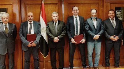 وزير قطاع الأعمال يشهد توقيع عقد استشارات بين «النصر للسيارات» و«FEV» الألمانية