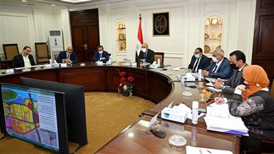 وزير الإسكان يستعرض البدائل المقترحة لمشروع تطوير مدخل الجيزة الجنوبى