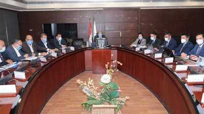 وزير النقل يتابع معدلات تنفيذ مشروعات وتطوير نظم إشارات السكك الحديدية