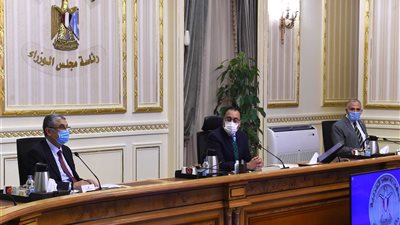 «مدبولى» يتابع جاهزية مواجهة السيول.. وخطة طوارئ لتأمين المنشآت الخدمية