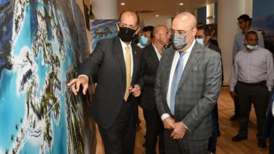 وزير الإسكان يستعرض المخطط العام لمنطقة الداون تاون بمدينة العلمين الجديدة