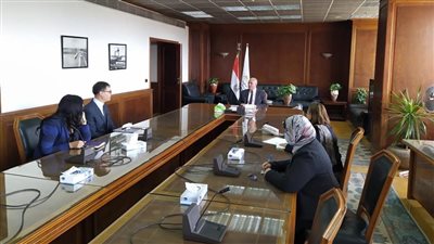 وزير الري يبحث مع خبراء البنك الدولي سبل دعم برامج التكيف مع التغيرات المناخية 
