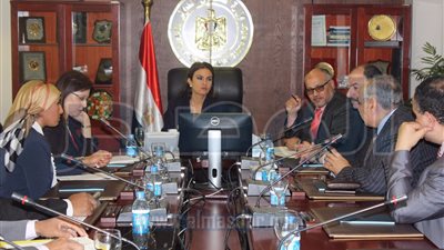 سحر نصر تناقش مع رئيس جامعة الأزهر إنشاء المستشفى التعليمي