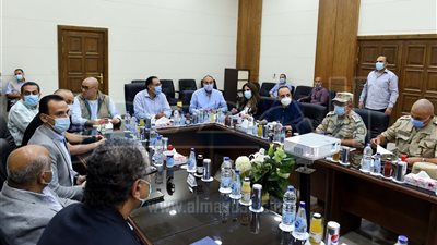 «مدبولى» يشدد على سرعة الانتهاء من الطرق الرئيسية بالعاصمة الإدارية