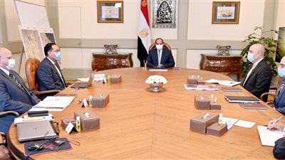 السيسى يستعرض جهود تطوير المناطق العشوائية وغير الآمنة فى القاهرة