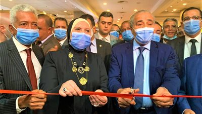 وزيرا التجارة والتموين يفتتحان معرض «أهلاً مدارس» 