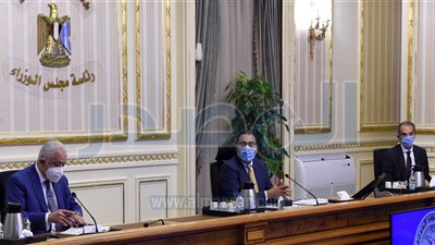 رئيس الوزراء يبحث خطوات توطين صناعة «التابلت» فى مصر