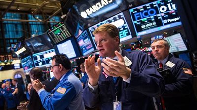 تباين مؤشرات الأسهم الأمريكية بمستهل التعاملات 