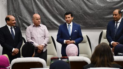 وزير الشباب والرياضة يُباشر عمله من مقر الوزارة بالعاصمة الإدارية الجديدة