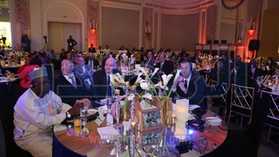 بالصور .. وزير