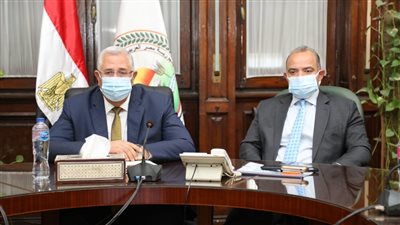 وزير الزراعة يبحث سبل تطوير آليات عمل البورصة السلعية