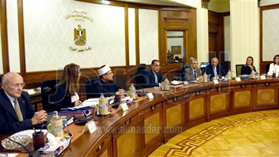الحكومة تقر إسناد المشروعات المتأخرة بـ