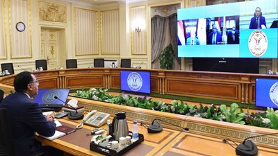 «مدبولى»: تنفيذ مشروعات سكنية على غرار «الأسمرات» بعواصم المحافظات