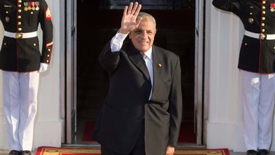 محلب يصل أكرا للمشاركة في تنصيب رئيسها الجديد