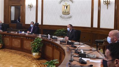 «مدبولي» يستعرض مقترحًا لتطوير المنطقة الغربية بمدينة العلمين الجديدة