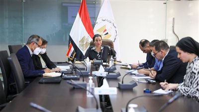 وزيرة البيئة تناقش تقرير التنمية والمناخ القطري مع بعثة البنك الدولى 