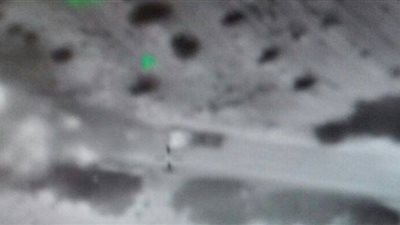 بالصور .. المتحدث العسكرى ينشر صوراً لإستهداف عربات عناصر إرهابية فى سيناء