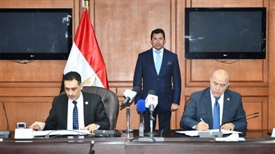 وزير الشباب يشهد توقيع بروتوكول تعاون مع كلية الاقتصاد والعلوم السياسية