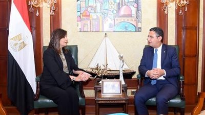 وزيرة الهجرة تبحث تيسير استفادة المصريين بالخارج من خدمات هيئة البريد