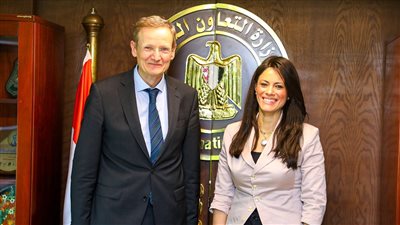 وزيرة التعاون الدولي تلتقي نائب رئيس البنك الآسيوي للاستثمار في البنية التحتية