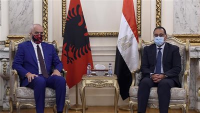 رئيس الوزراء ونظيره الألباني يشهدان توقيع 3 وثائق للتعاون بين البلدين