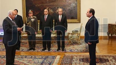 10 وزراء جدد يؤدون اليمين الدستورية أمام 