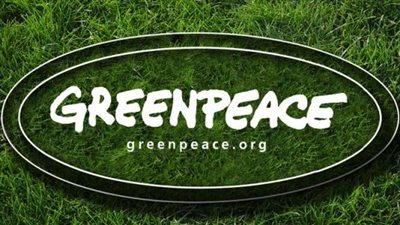 بالفيديو.. نشطاء يحتجون على منصة نفطية ضد التنقيب  بالقطب الشمالي