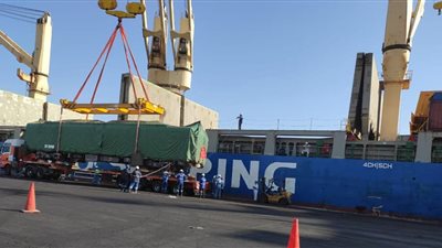 ميناء الأدبية يستقبل 12 عربة من القطار الكهربائي