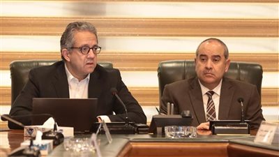 «العناني» يبحث مع وزير الطيران آليات تنشيط الحركة الوافدة إلى المقصد السياحي المصري