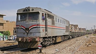 توقف حركة القطارات بين القاهرة والاسكندرية لوجود جسم غريب بمحطة قويسنا