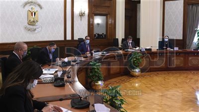 «مدبولى» يستعرض آثار ارتفاع سعر الصرف في موازنات الشركات