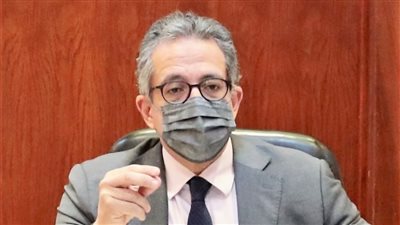 وزير السياحة يتابع مستجدات الأعمال بالمتحف المصري الكبير