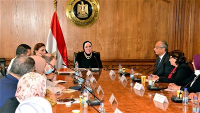 التجارة والصناعة تستهدف خطة للوصول بقيمة الصادرات إلى 100 مليار دولار سنويا