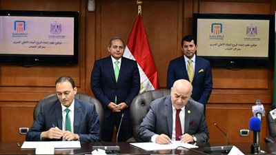 وزير الشباب يشهد توقيع عقود إنشاء 12 فرع للبنك الأهلي بمراكز الشباب