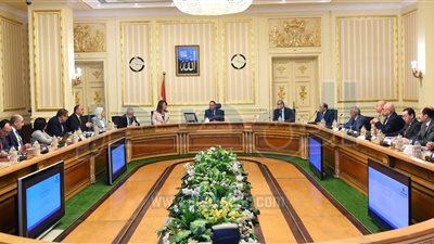 رئيس الوزراء يوجه بزيادة المبالغ المخصصة للتغذية المدرسية