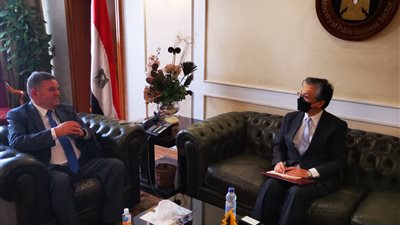 وزير قطاع الأعمال يبحث مع سفير اليابان تعزيز التعاون الاقتصادي