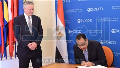 رئيس الوزراء يوقّع البرنامج القُطري مع منظمة OECD في باريس